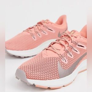 Nike Running quest sneakers